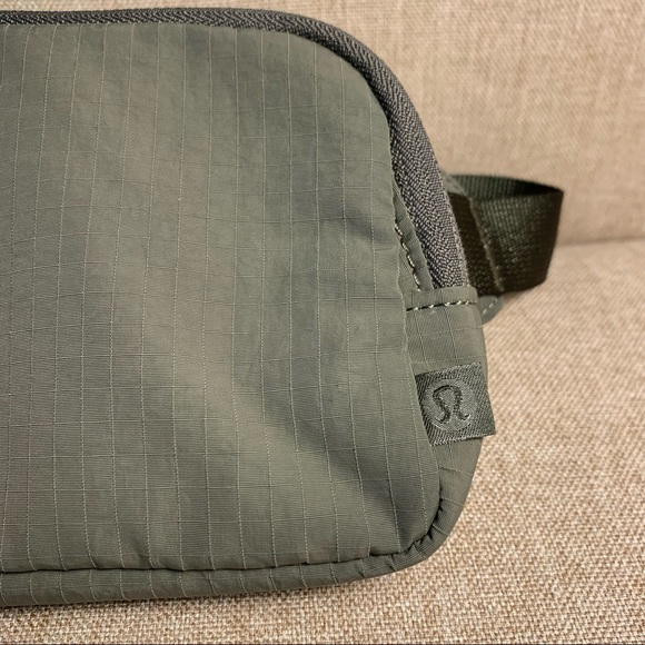 LULULEMON Carob Brown Mini Belt Bag NWT - Picture 6 of 15